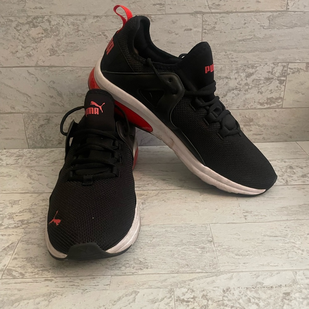 Puma mens size 10.5 used in great condition no rips or tears